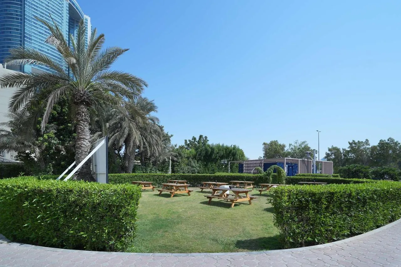 Radisson Blu Hotel & Resort, Abu Dhabi Corniche 5*,